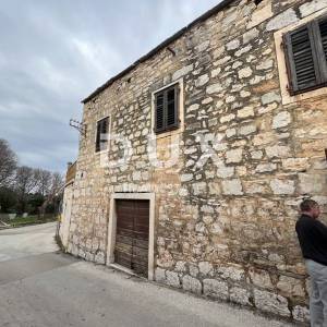 BRAČ, SUPETAR - Mediteranska vila za renovaciju