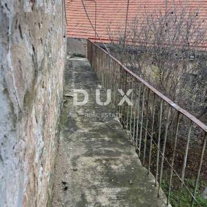 BRAČ, SUPETAR - Mediteranska vila za renovaciju