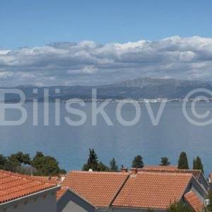 Brač, Sutivan samostojeća kuća, 3 stana, bazen