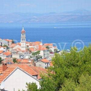 Brač, Sutivan samostojeća kuća, 3 stana, bazen