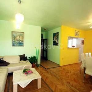 Brač, Sutivan samostojeća kuća na 2 etaže na parceli od 1230 m2, bazen