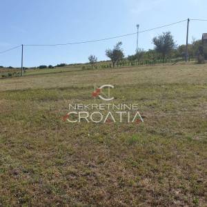 BREZNIČKI HUM, GRAĐEVINSKO 8€/m2