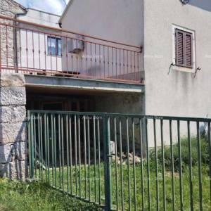 Brtonigla, Samostojeća kuća s okućnicom – za renovaciju