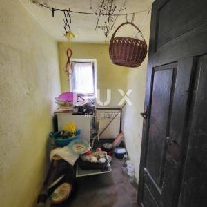 BRUŠANE, GOSPIĆ - Tradicionalna lička kuća za renovaciju