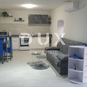 ČAVLE, CERNIK - Kuća od 270m2 sa 3 stana, konobama i velikom okućnicom