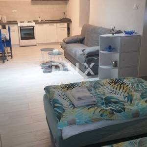 ČAVLE, CERNIK - Kuća od 270m2 sa 3 stana, konobama i velikom okućnicom
