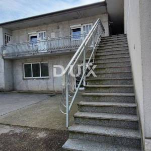 ČAVLE - Kuća sa 6 apartmana i 2 poslovna prostora