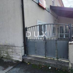 ČAVLE - Kuća sa 6 apartmana i 2 poslovna prostora
