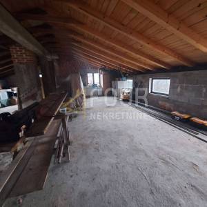 Čavle, samostojeća kuća 400m2, garaža, okućnica
