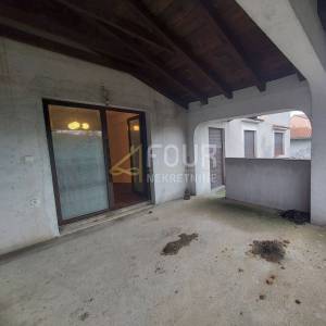 Čavle, samostojeća kuća 400m2, garaža, okućnica