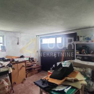 Čavle, samostojeća kuća, garaža, velika okućnica 