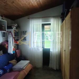 Čavle, samostojeća kuća, garaža, velika okućnica 