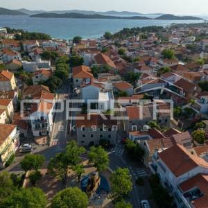 Centar Vodica, kuća za renovaciju, 300m2