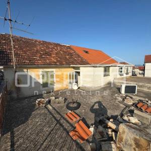 Centar Vodica, kuća za renovaciju, 300m2