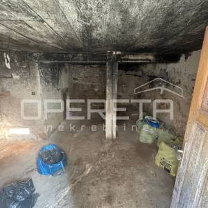 Centar Vodica, kuća za renovaciju, 300m2