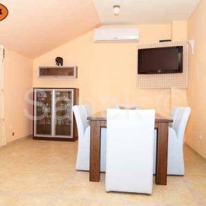 Četverosoban apartman-Novalja