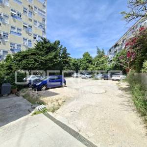 Četverosobni stan s parkingom na mirnoj lokaciji 120 m2