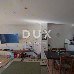 ĆIKOVIĆI - kuća s dva stana i panoramskim pogledom na more
