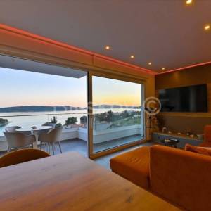 Čiovo, novogradnja, 2s stan, krovna terasa, parking, garaža