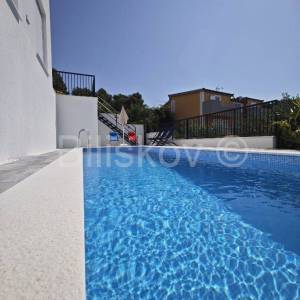 Čiovo, novogradnja, 2s stan, krovna terasa, parking, garaža