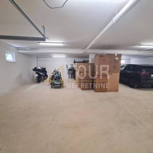 Cres - centar, u naravi dvojna kuća 131.88m2, okućnica 104m2