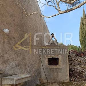 Cres, imanje od 76.054m2 s kućom