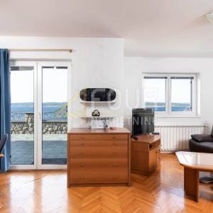 Crikvenica, 163.04m2, stan s terasom, 50m od mora