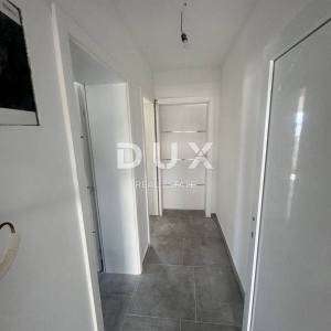 CRIKVENICA - 2S+DB s parkirnim mjestom i vrtom, 400 m od mora