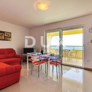 CRIKVENICA - 3S+DB s parkingom i balkonom s pogledom na more