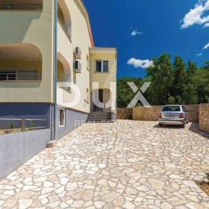 CRIKVENICA - 3S+DB s parkingom i balkonom s pogledom na more