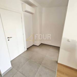 Crikvenica, 52m2, 2skl, 2 balkona, 150m od mora