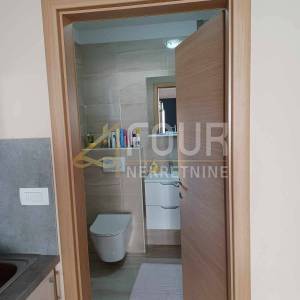Crikvenica, 95.03m2, 2 stana, okućnica, 350m od plaže