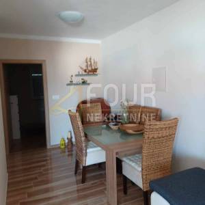 Crikvenica, 95.03m2, 2 stana, okućnica, 350m od plaže