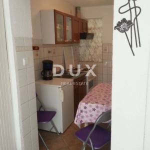 CRIKVENICA -  Apartmanska kuća  u blizini centra i plaže