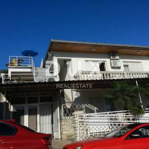 CRIKVENICA -  Apartmanska kuća  u blizini centra i plaže