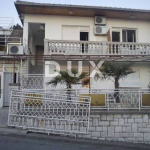 CRIKVENICA -  Apartmanska kuća  u blizini centra i plaže