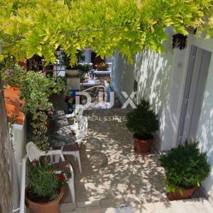 CRIKVENICA - Apartmanska kuća s bungalovom blizu centra