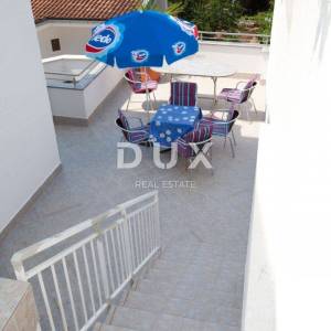 CRIKVENICA - Apartmanska kuća s bungalovom blizu centra