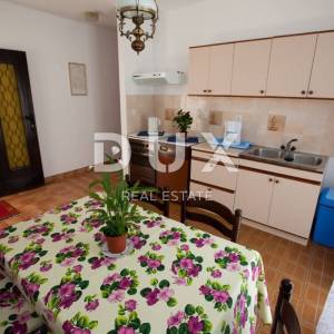 CRIKVENICA - Apartmanska kuća s bungalovom blizu centra