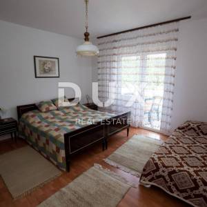 CRIKVENICA - Apartmanska kuća s bungalovom blizu centra