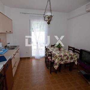 CRIKVENICA - Apartmanska kuća s bungalovom blizu centra
