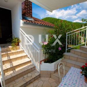 CRIKVENICA - Apartmanska kuća s bungalovom blizu centra