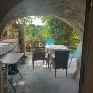 CRIKVENICA, BELGRAD - kuća s dva apartmana s pogledom na more + dvorište + kuća za adaptaciju! PRILIKA!!!