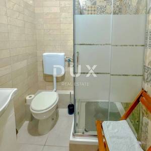 CRIKVENICA, BELGRAD - kuća s dva apartmana s pogledom na more + dvorište + kuća za adaptaciju! PRILIKA!!!