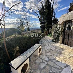 CRIKVENICA, BELGRAD - kuća s dva apartmana s pogledom na more + dvorište + kuća za adaptaciju! PRILIKA!!!