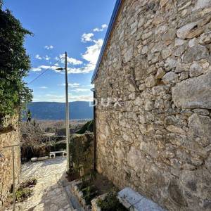 CRIKVENICA, BELGRAD - kuća s dva apartmana s pogledom na more + dvorište + kuća za adaptaciju! PRILIKA!!!