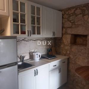 CRIKVENICA, BELGRAD - kuća s dva apartmana s pogledom na more + dvorište + kuća za adaptaciju! PRILIKA!!!