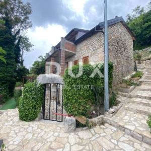 CRIKVENICA, BELGRAD - kuća s dva apartmana s pogledom na more + dvorište + kuća za adaptaciju! PRILIKA!!!