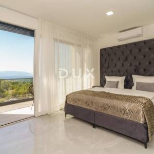CRIKVENICA, BRIBIR, moderna vila s bazenom, pogled more
