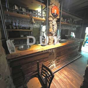 CRIKVENICA, CENTAR - poslovni prostor, restoran od 84,59 m2 na odličnoj lokaciji
